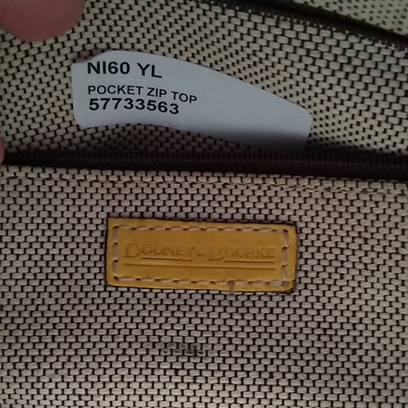 Dooney & Bourke Nile collection purse - Picture 4 of 5